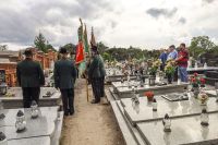 Cmentarz - odsłonięcie Tablicy Macieja Osińskiego